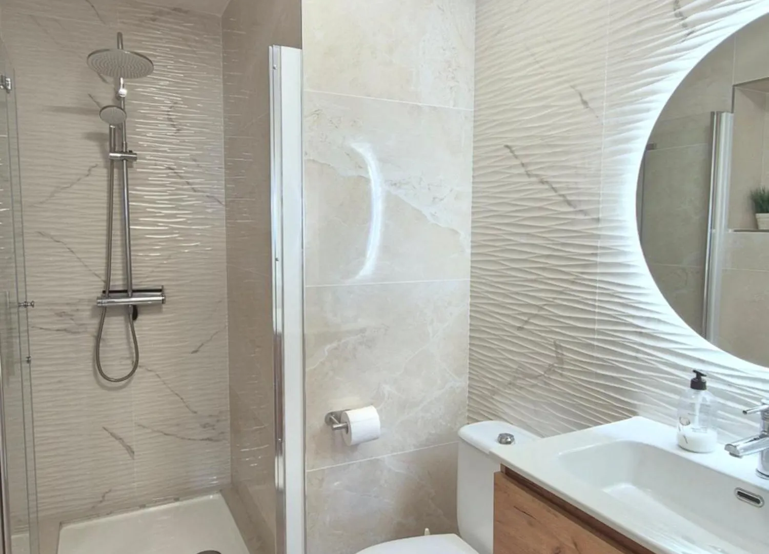 5 Bedroom Villa With Heated Pool With Breath-Taking Sea Views, Walking Distances To Shops Restaurants Beach Манилва